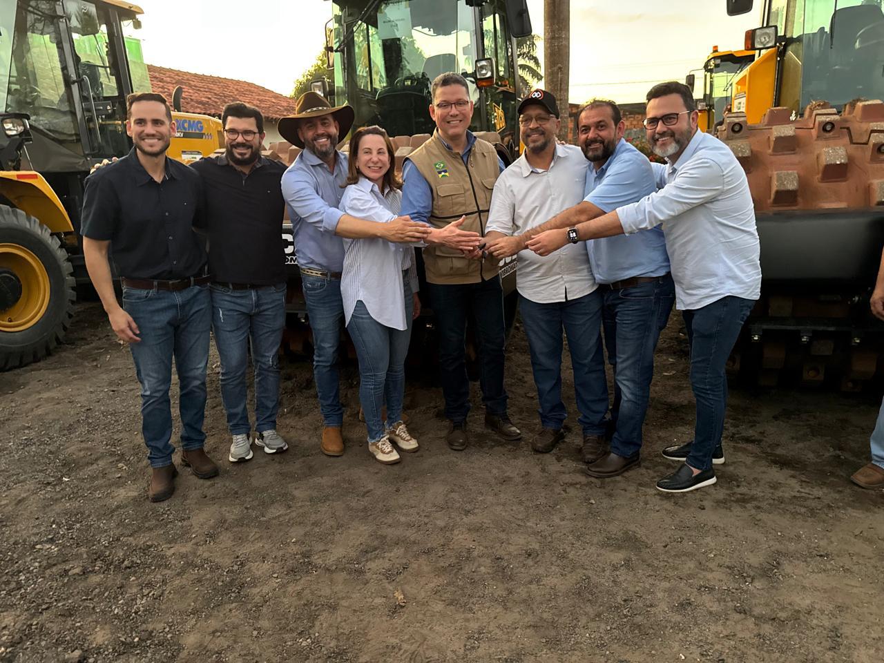 Laerte Gomes acompanha ação do Governo na entrega de maquinários e implementos agrícolas para 21 prefeituras e 19 associações rurais