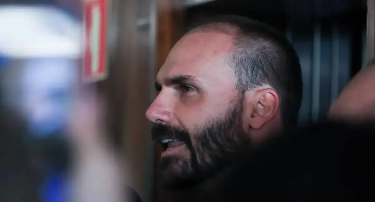 Líderes do PT pedem prisão de Eduardo Bolsonaro ao STF