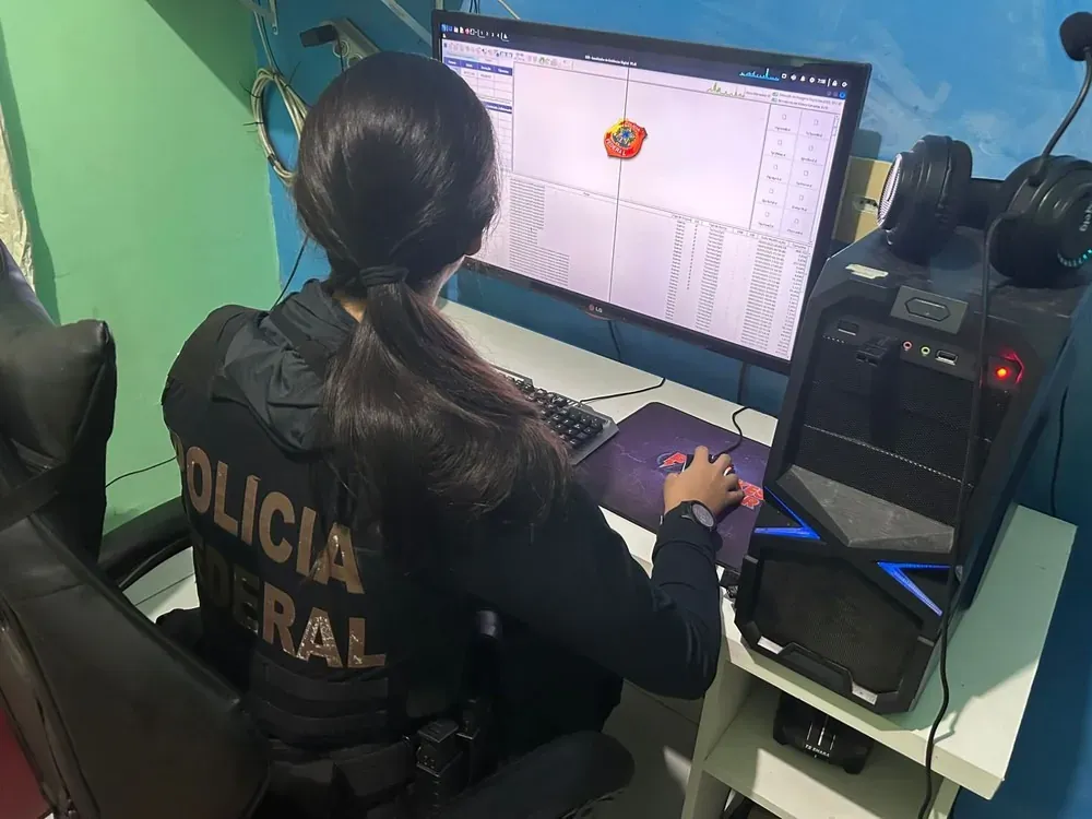 PF cumpre mandado contra suspeito de compartilhar material de abuso sexual infantojuvenil, em RO