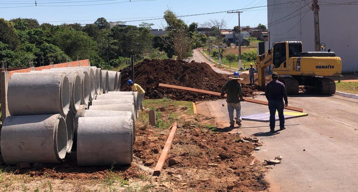 Copacabana recebe drenagem e asfalto com apoio de Cirone Deiró