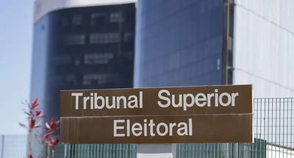 Lula nomeia novos ministros para o TSE