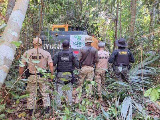 PF e ICMBio destroem maquinário e acampamentos em operação contra crimes ambientais em RO