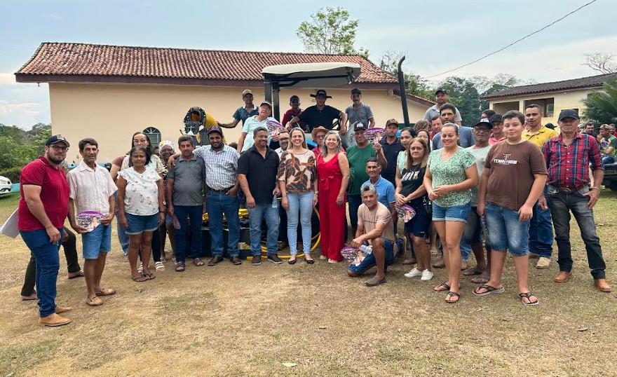 Associação de Produtores Rurais de Teixeirópolis recebe ensiladeira para fortalecer a agricultura familiar