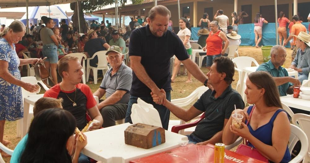 Cacoal: Cirone Deiró assegura recursos para Festa da linguiça