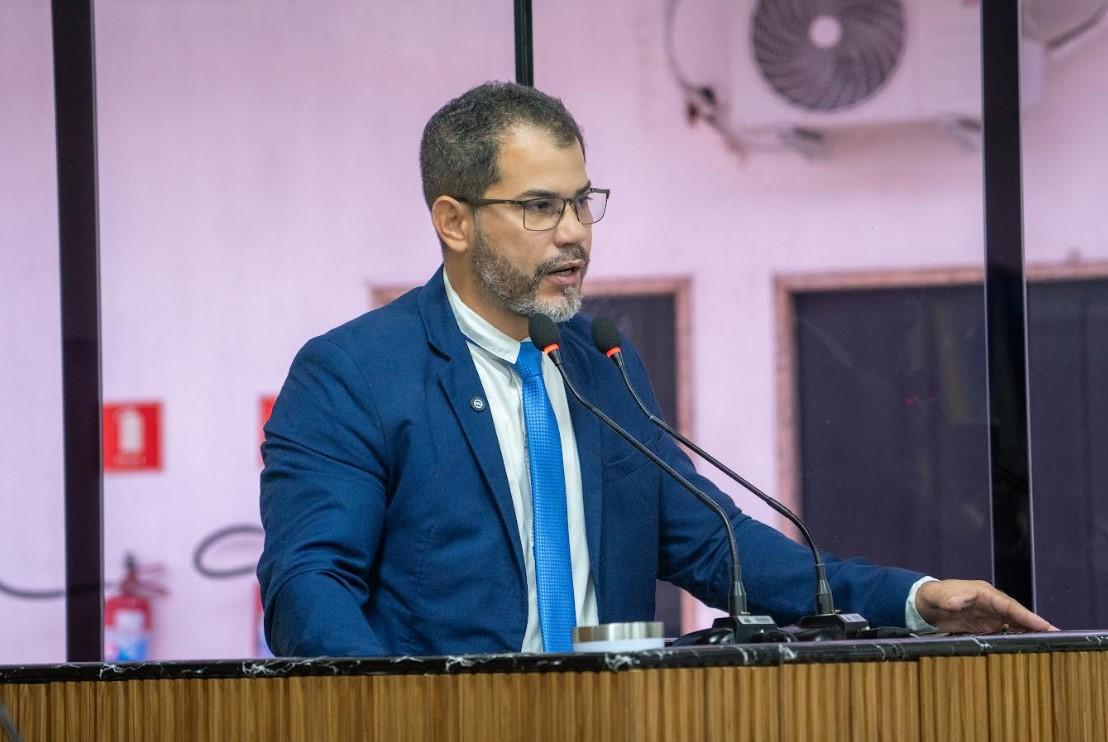 Câmara aprova projeto de Nilton Souza que garante prioridade de atendimento a mulheres vítimas de violência em unidades de saúde e serviços sociais