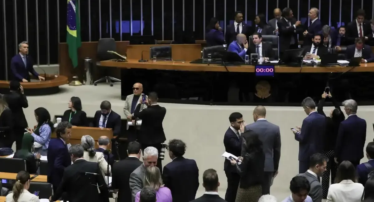 Câmara aprova urgência de projeto que libera R$ 1,5 bi para saúde e educação