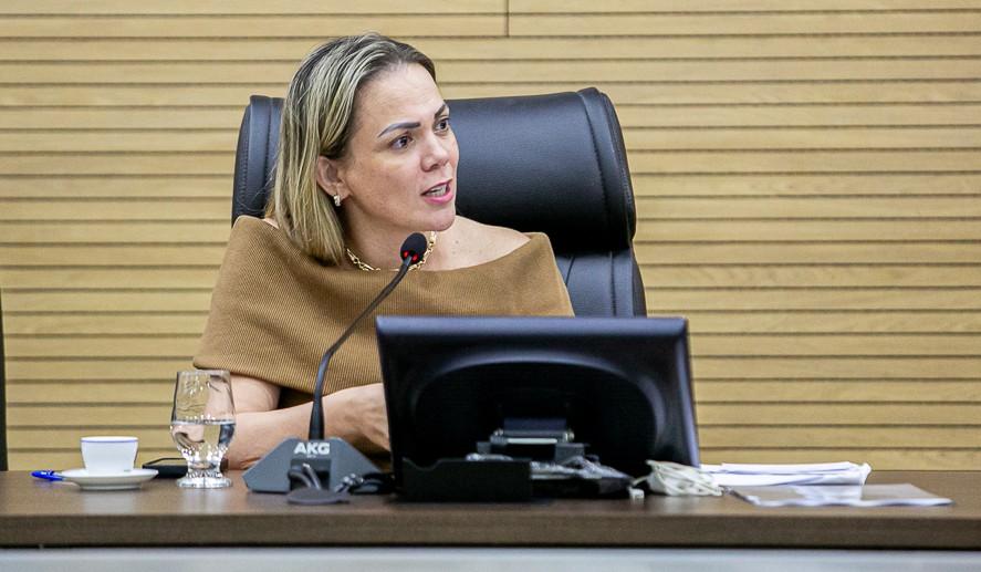 Cláudia de Jesus cobra pavimentação da RO-472 entre Ji-Paraná e Rondolândia