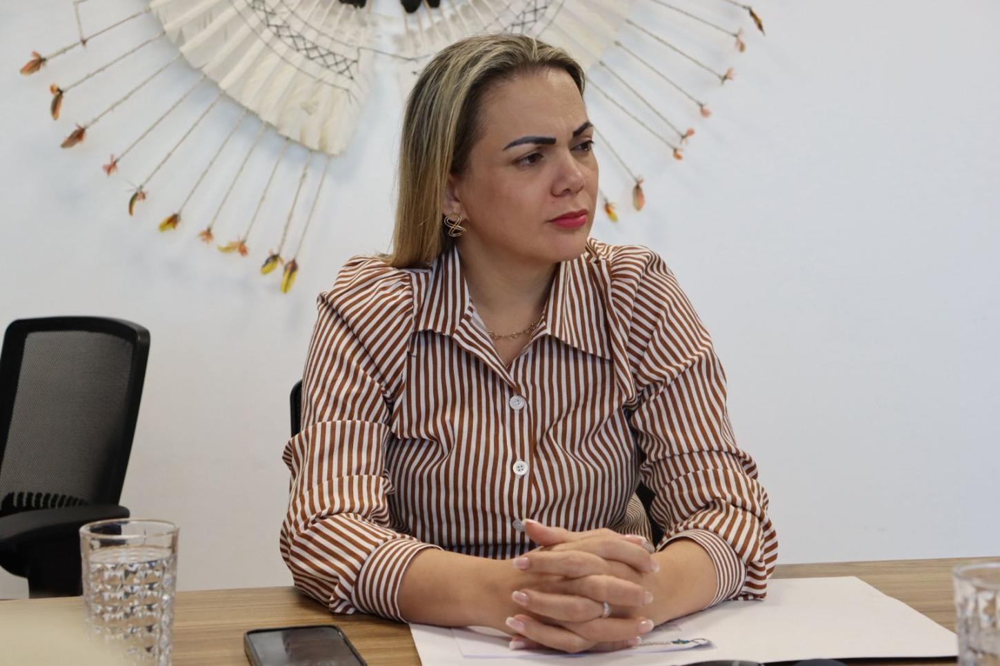 Deputada Cláudia de Jesus propõe criação do Dia do Serventuário da Justiça Estadual