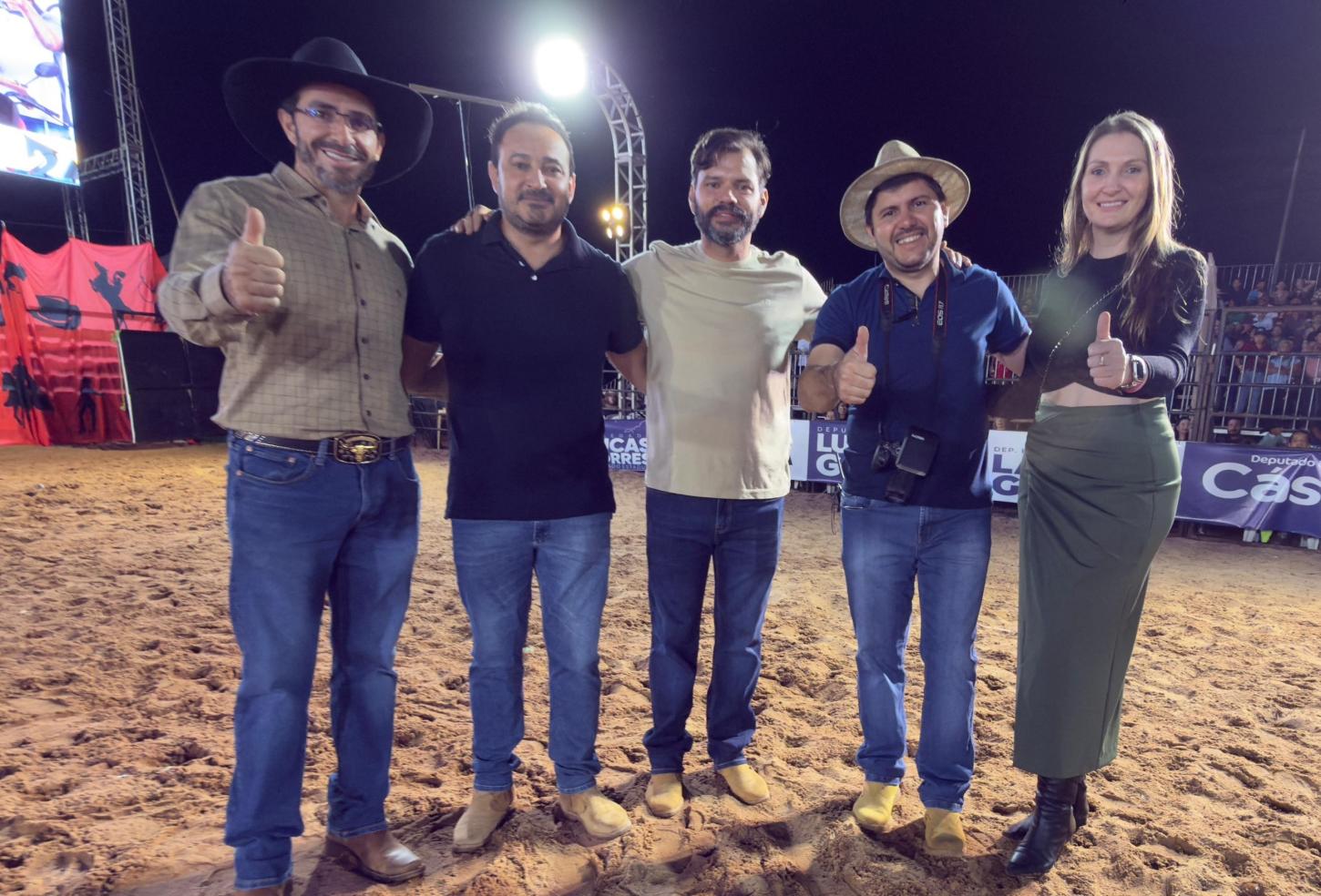 Deputada Lebrinha participa da entrega de quatro tratores para fortalecer agricultura em São Francisco