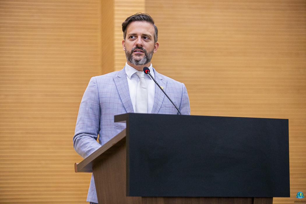 Deputado Delegado Lucas solicita iluminação de LED na pista de caminhada de Buritis