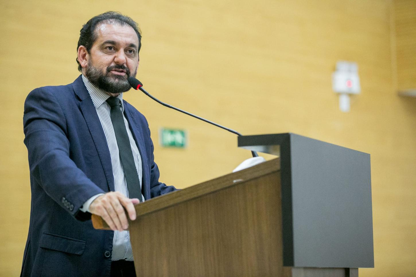 Deputado Laerte Gomes solicita reforma emergencial da Escola Indígena Floresta Maia, em Extrema