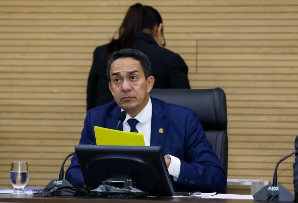 Eyder Brasil apresenta projeto para criar Delegacia Especializada em Crimes Digitais contra Crianças e Adolescentes em RO