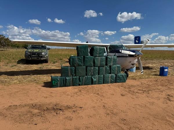 FAB intercepta aeronave com 1 tonelada de cocaína