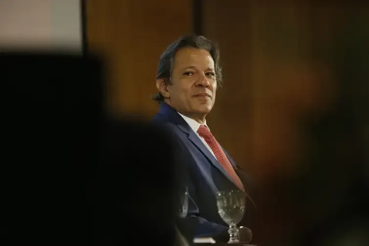 Haddad mantém mistério sobre futuro político e descarta candidatura por enquanto