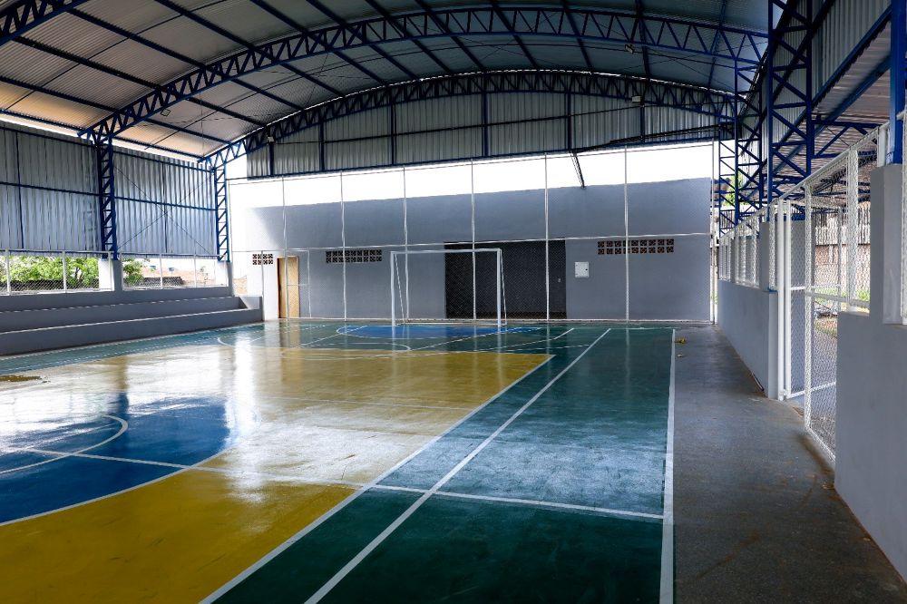 Investimento de R$ 961 mil de Ismael Crispin ergue a quadra que mudará em breve a história da Apae de São Miguel do Guaporé