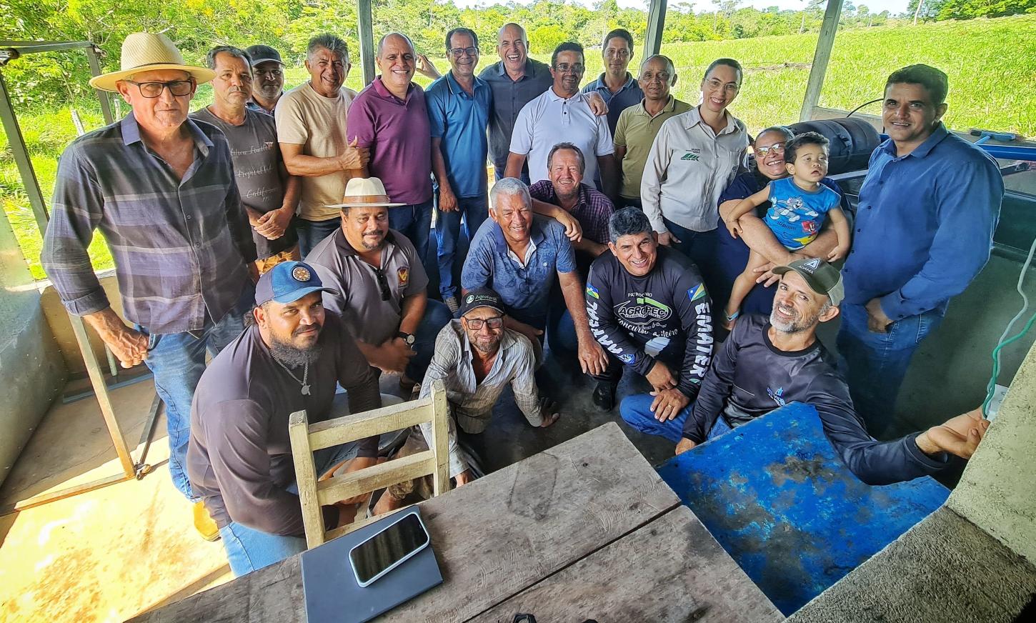 Ismael Crispin entrega implementos para agroindústria de café em Alvorada do Oeste