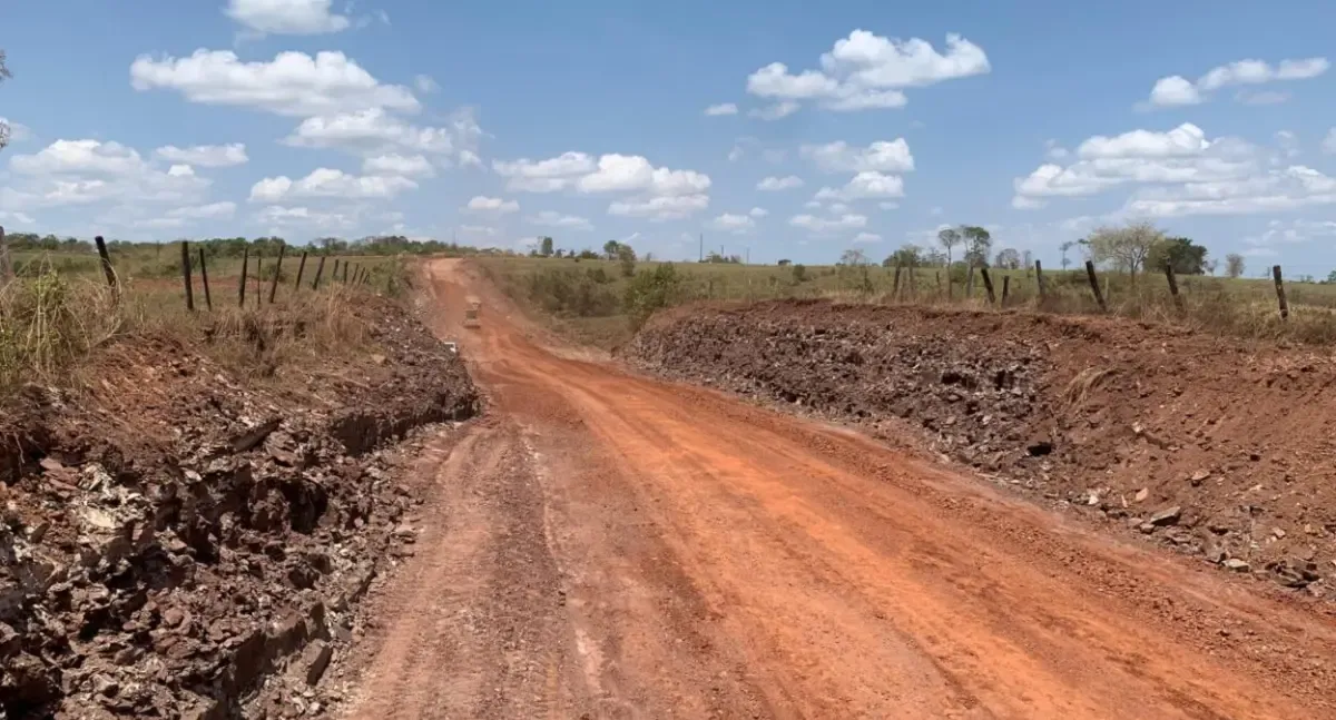 Manutenção em mais de 26 km na RO-135 é executada pelo governo de RO em Alta Floresta d’Oeste