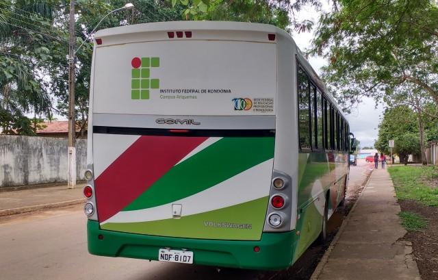 Pedro Fernandes garante transporte escolar para alunos do Ifro Ariquemes