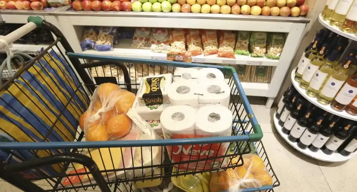 Vendas do comércio varejista caem pelo quarto mês