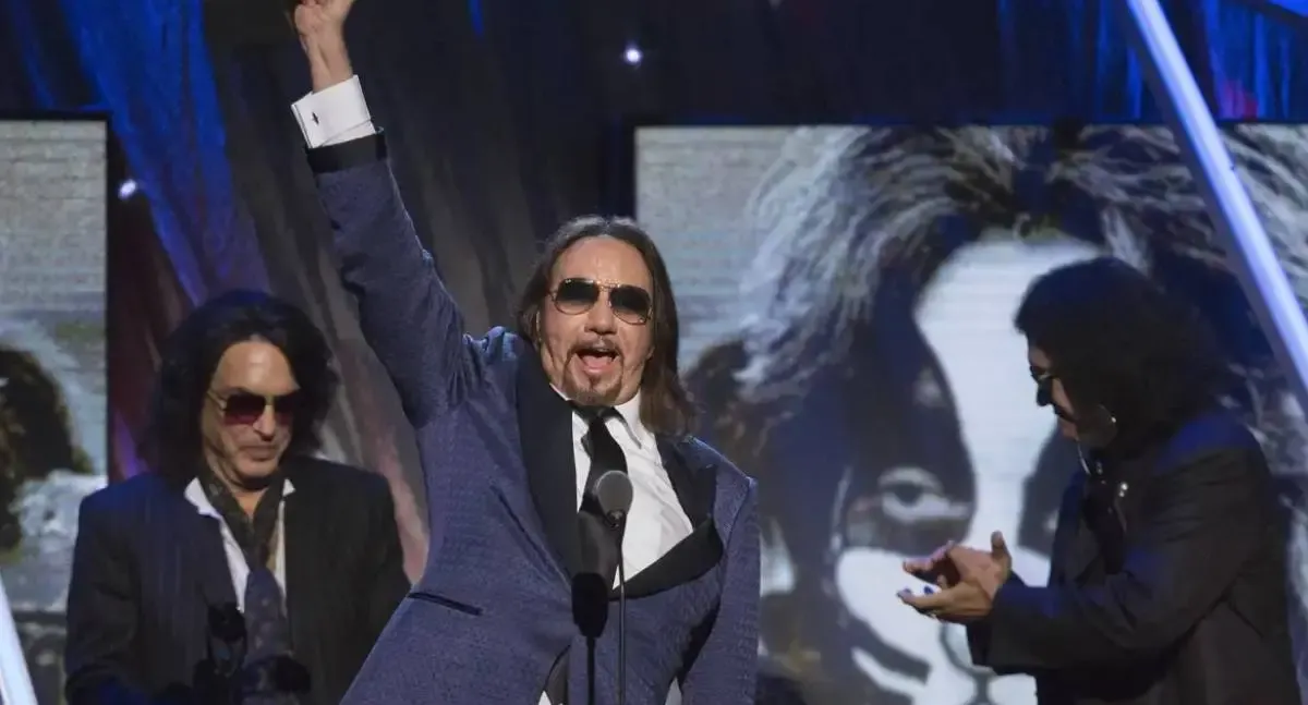Ace Frehley, guitarrista fundador do Kiss, morre aos 74 anos