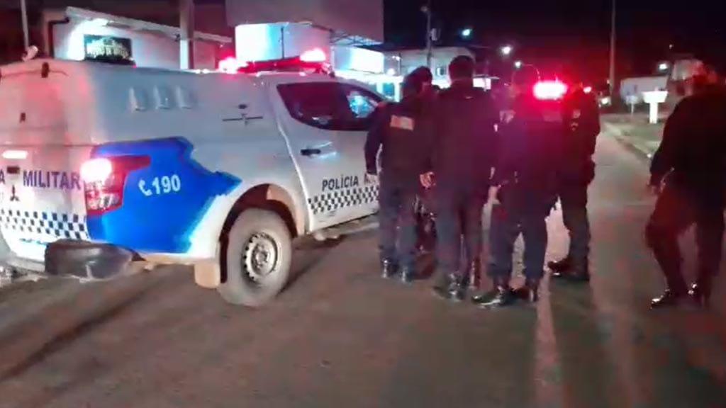 Acusado de agredir e ameaçar a esposa é preso após tentar desarmar policial militar