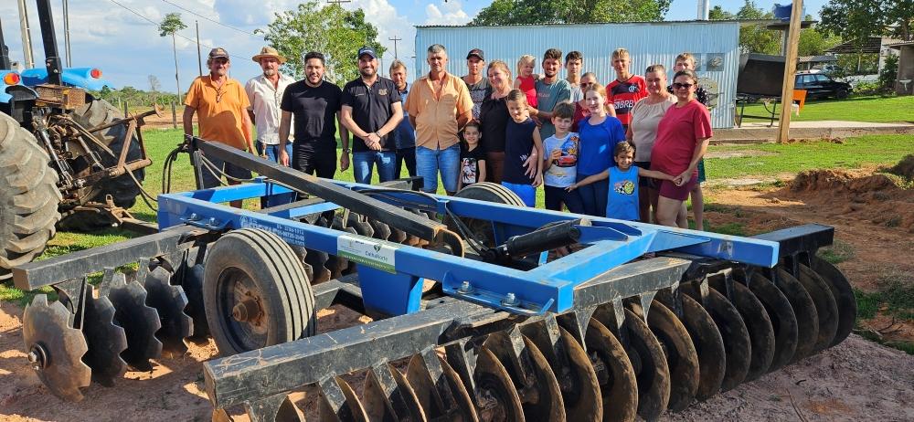 Agricultores de Pimenta Bueno agradecem ao deputado Jean Mendonça por implementos agrícolas