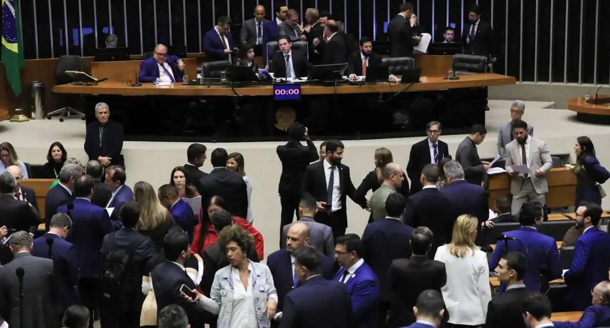 Câmara aumenta penas para extorsão e uso de escudo humano