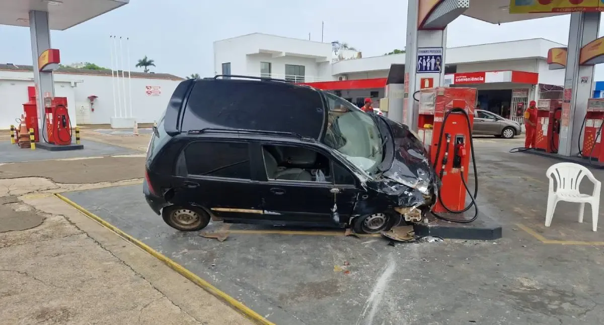 Colisão entre veículos deixa idoso ferido em Porto Velho