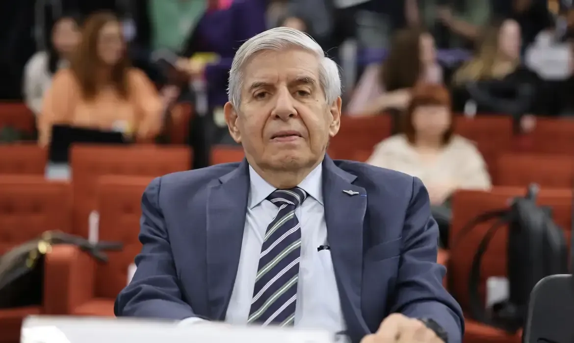 Defesa de general Augusto Heleno entra com embargos para tentar reverter condenação