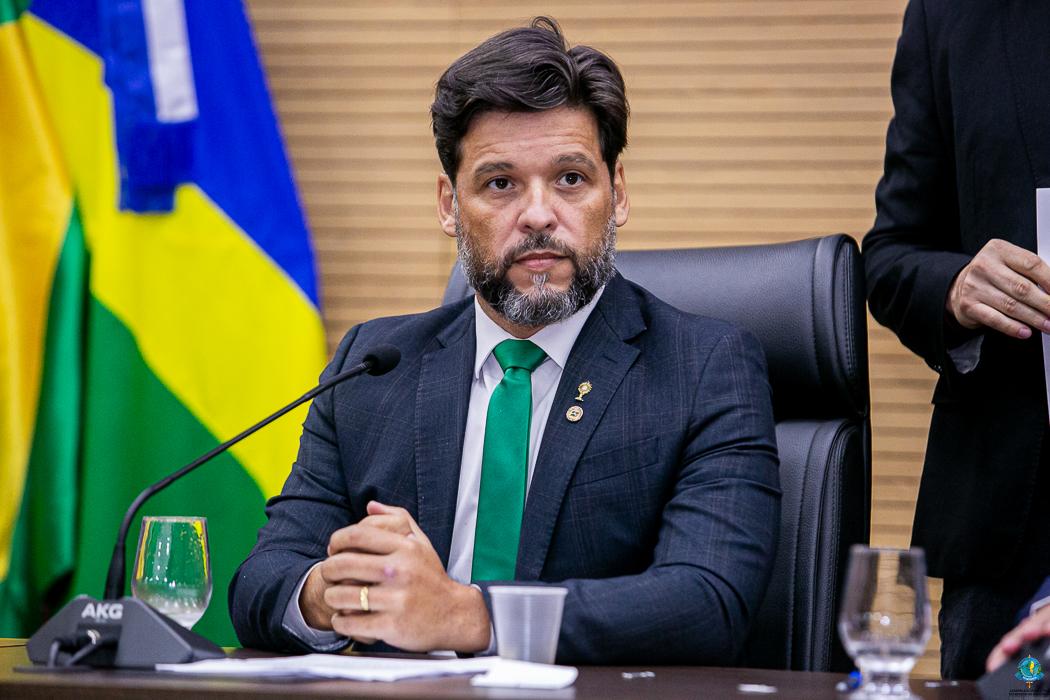 Delegado Camargo cobra Governo sobre auxílio-alimentação e transporte para profissionais da Saúde e Educação