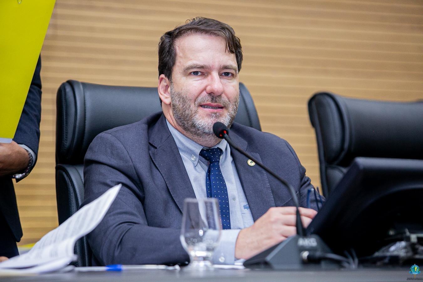 Deputado Alex Redano solicita operação tapa-buracos entre Ariquemes e o Distrito de Quinto Bec, em Machadinho do Oeste