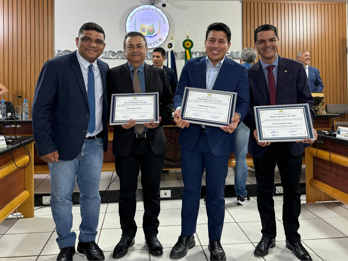 Deputado Cássio Gois e prefeitos são homenageados em sessão solene na Câmara de Espigão do Oeste