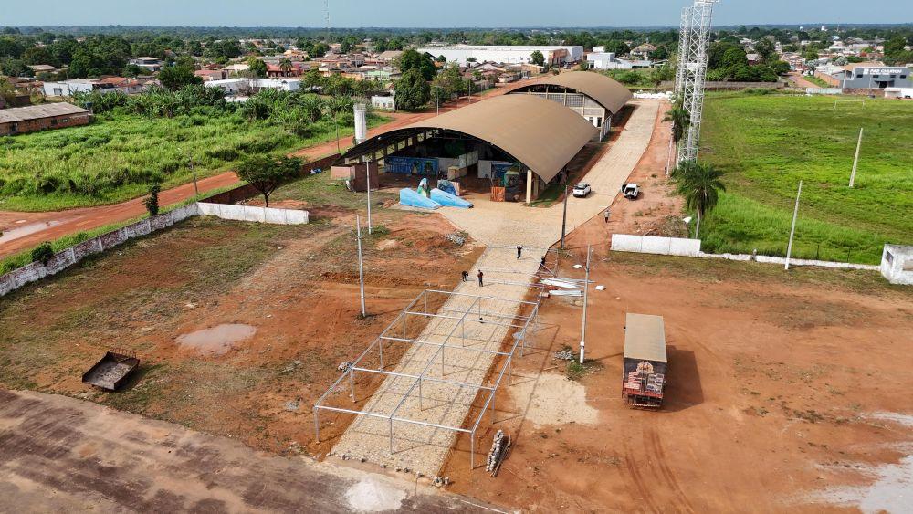 Dra. Taíssa acompanha finalização das obras de bloqueteamento no Bumbódromo de Guajará-Mirim