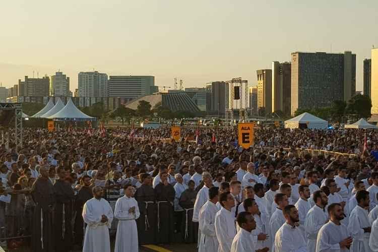 Esplanada dos Ministérios recebe Missa em homenagem à Nossa Senhora Aparecida