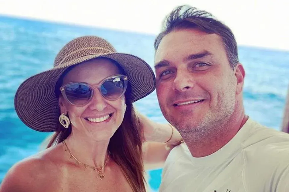Flávio e Fernanda Bolsonaro recebem R$ 14,8 mil de indenização por atraso de voo da Aerolíneas Argentinas