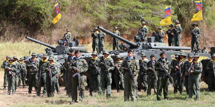 Maduro inicia exercícios militares em resposta à presença de navios dos EUA no Caribe