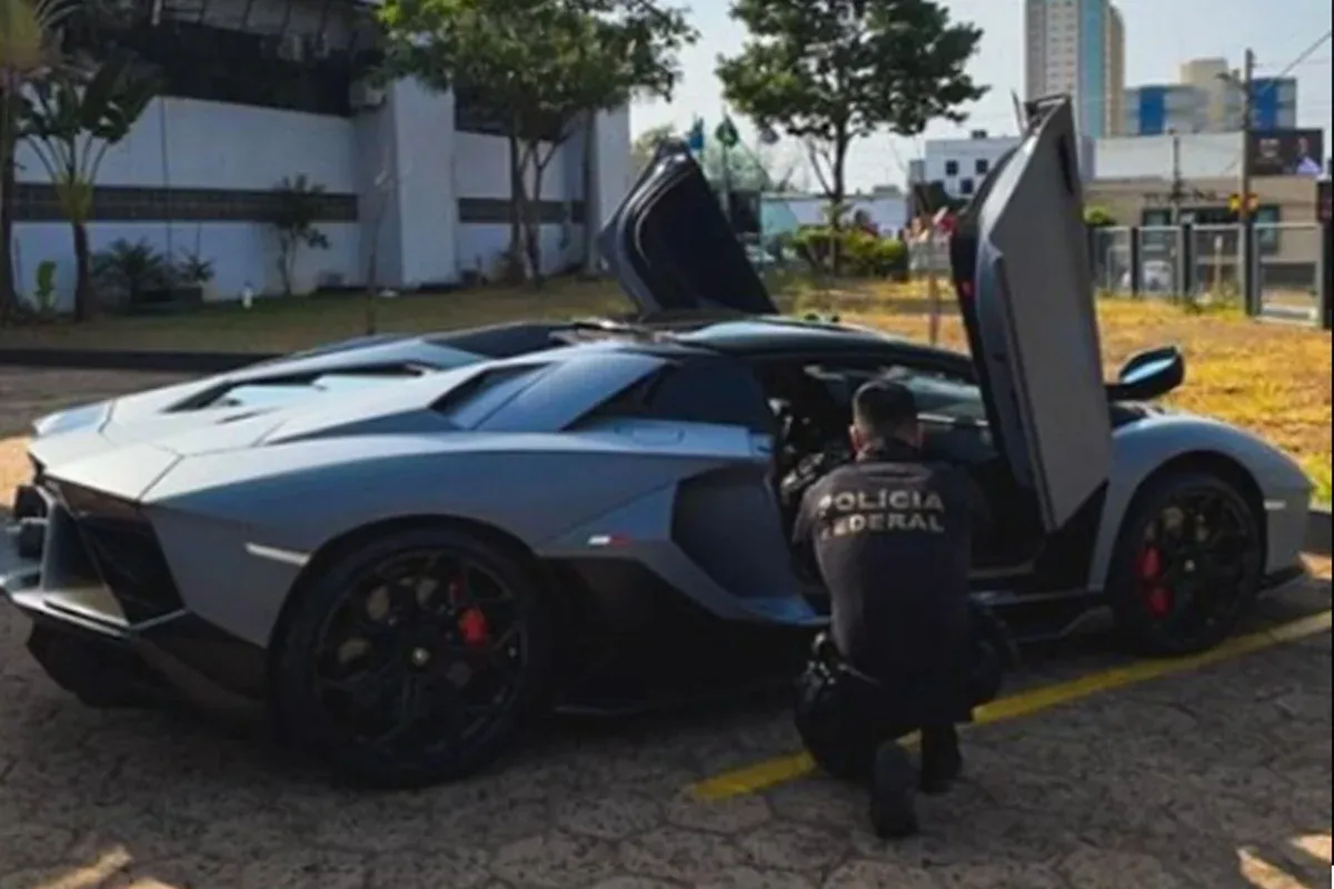 PF apreende Lamborghini de R$ 8 milhões em operação contra tráfico e lavagem de dinheiro em SP