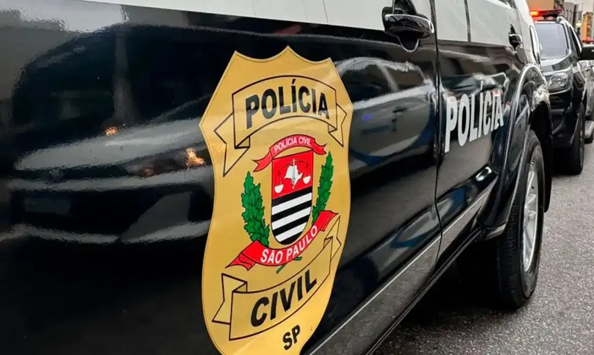 Polícia de SP apreende 2 mil garrafas de gin com notas fiscais falsas