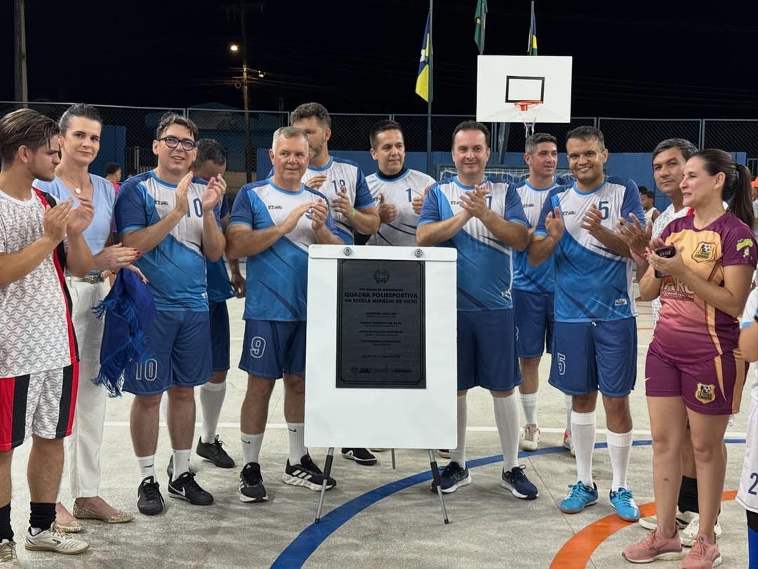 Quadra da Escola Menézio de Victo é inaugurada com emenda de Luís do Hospital