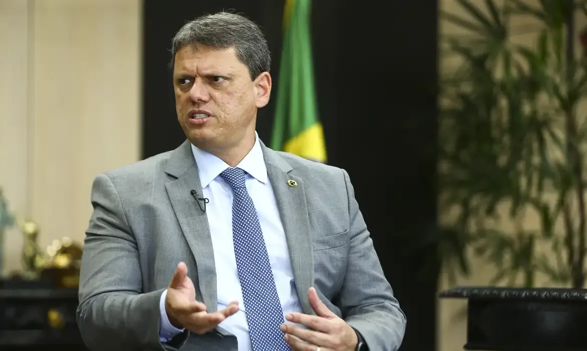Tarcísio de Freitas propõe triplicar orçamento da Secretaria de Governo antes de eleição