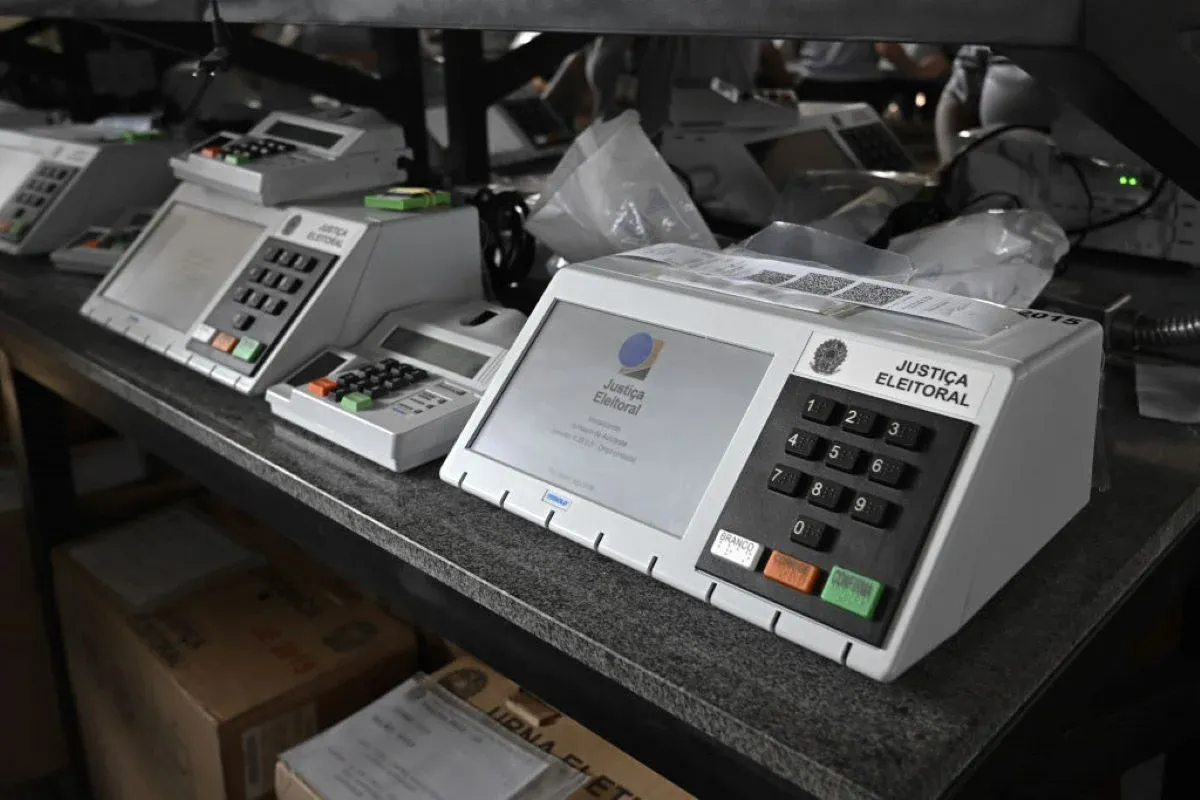 TSE inicia preparativos para as eleições de 2026 com recorde de inscritos em teste de segurança das urnas