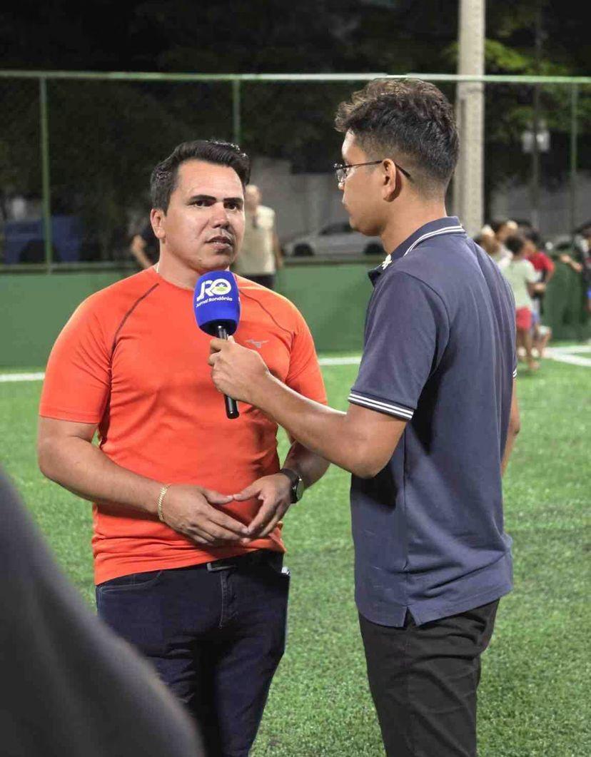 Vereador Edimilson Dourado acompanha entrega de quadra de futebol no Residencial Morar Melhor