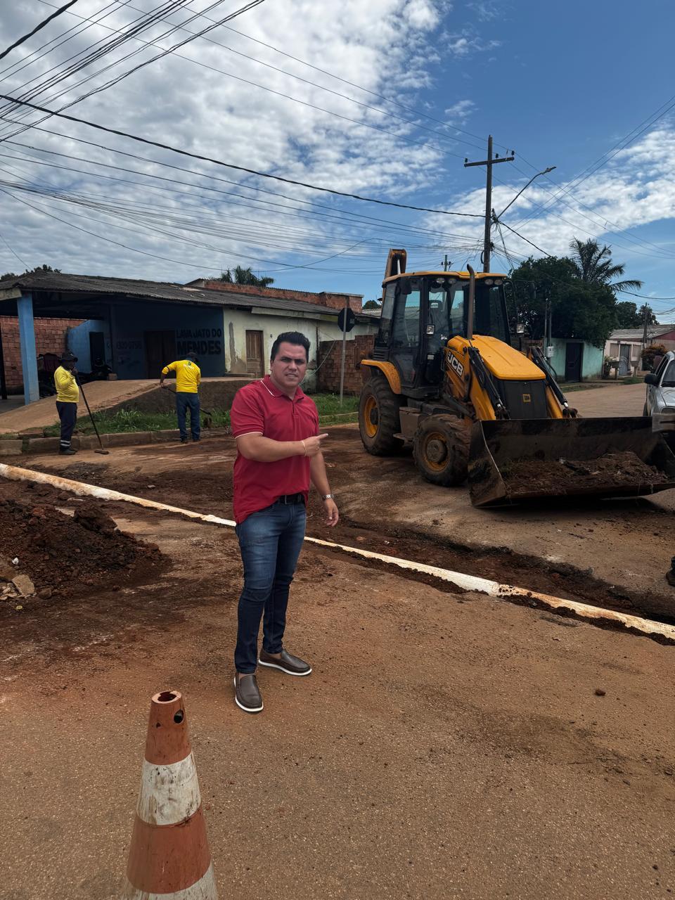 Vereador Edimilson Dourado acompanha obras de recuperação de via na zona sul de Porto Velho