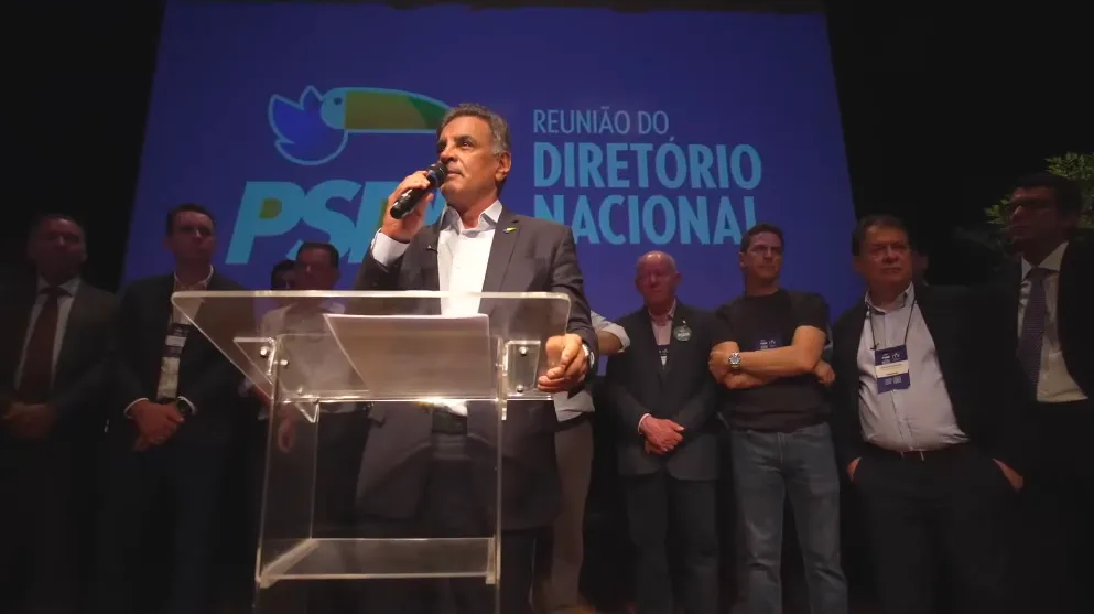 Aécio Neves assume comando do PSDB pregando fim da polarização, mas intensifica críticas ao PT