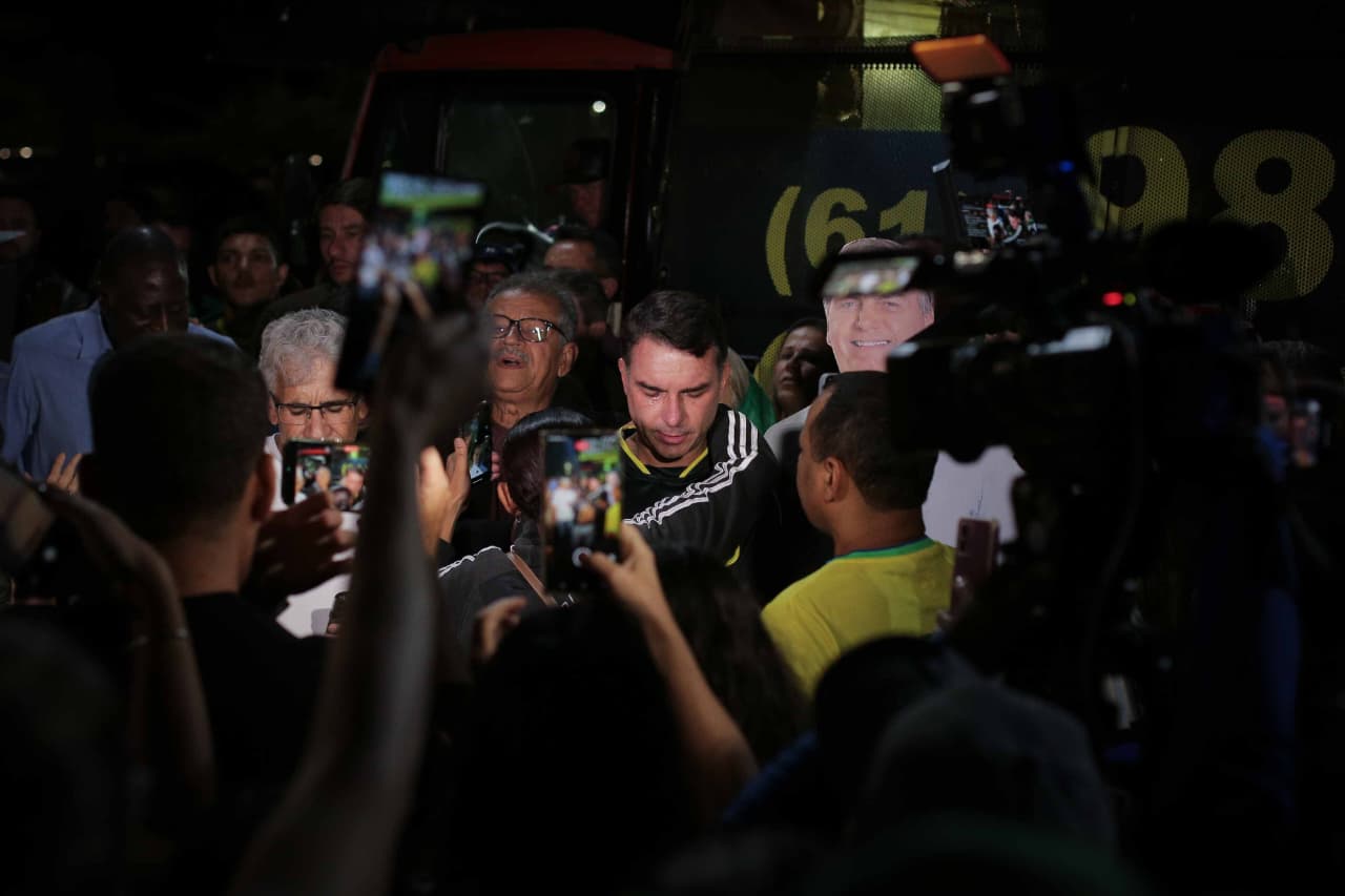 Bolsonaros, o “senhor dos Exércitos” e a farsa da Guerra Santa