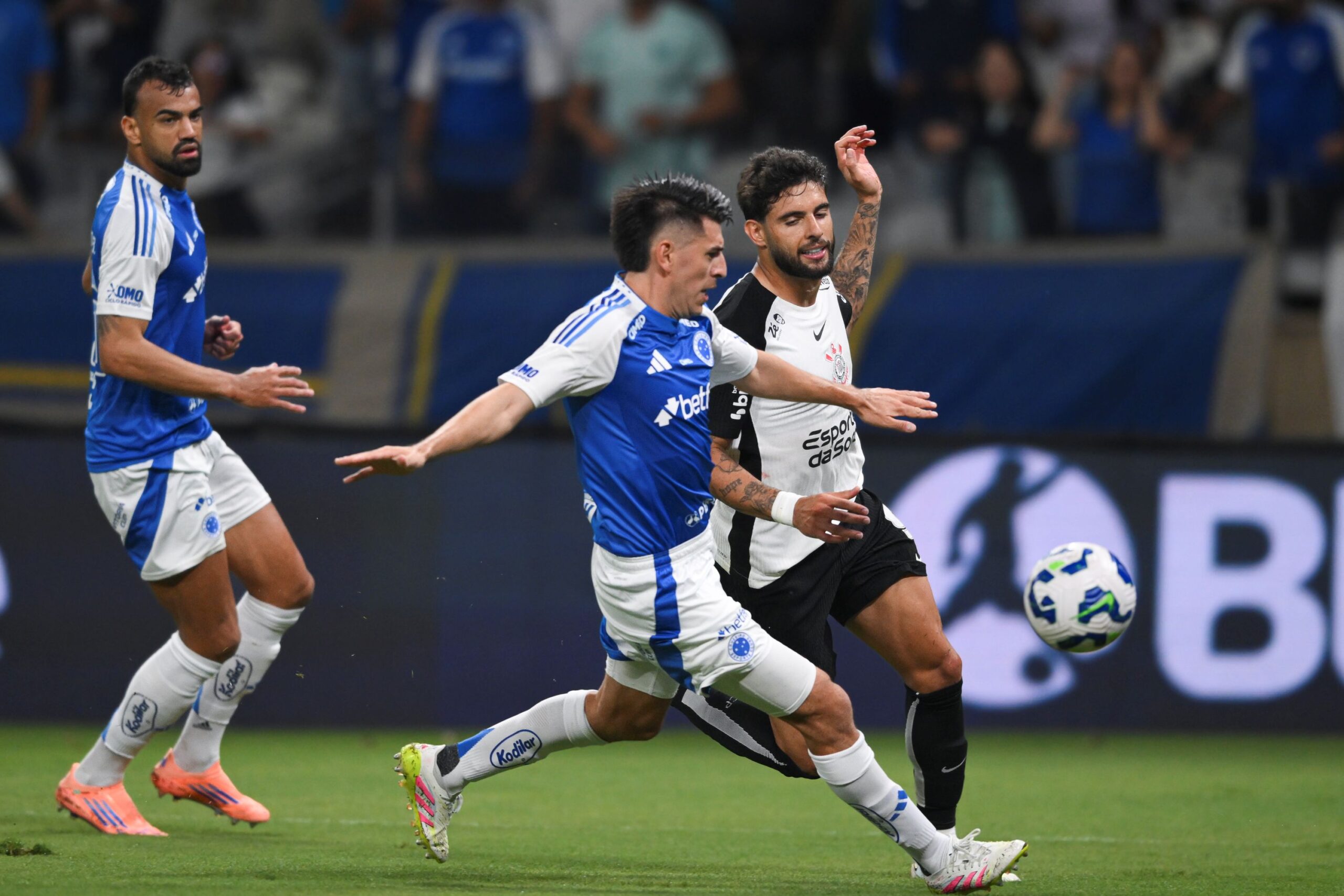 Brasileirão: assista melhores momentos de Cruzeiro 3 x 0 Corinthians