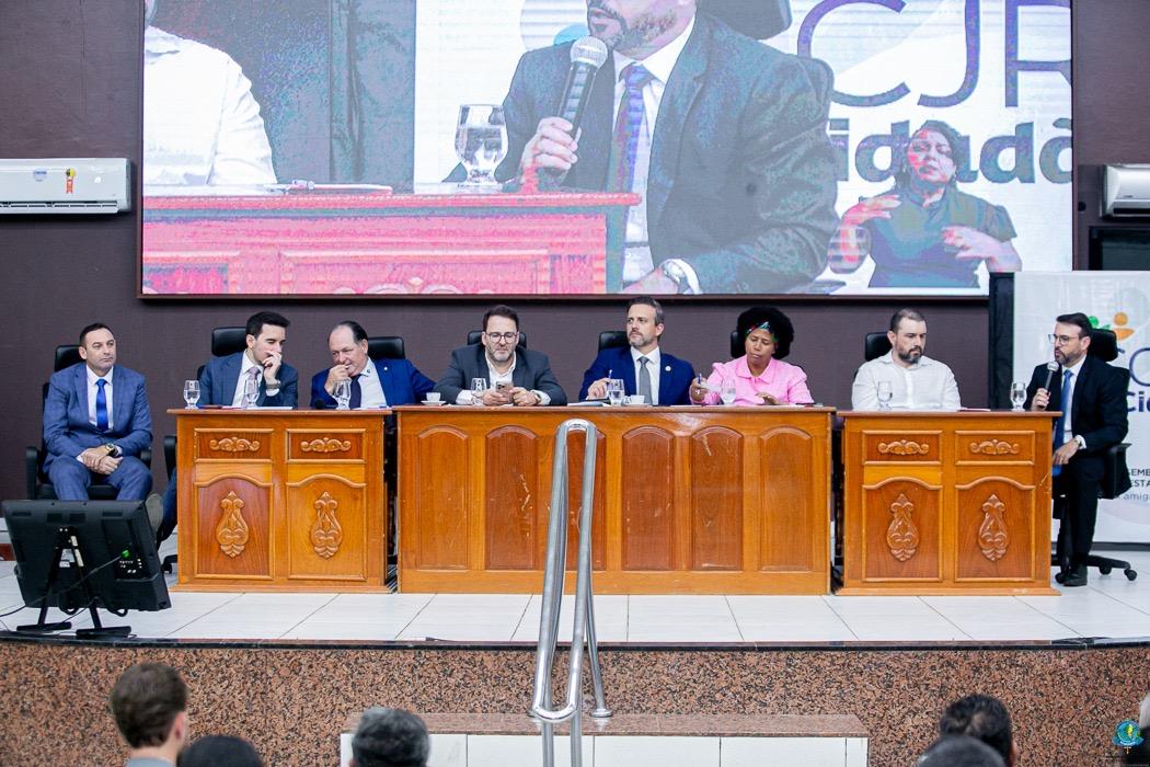 CCJR Cidadã distribui e aprova projetos em Ariquemes