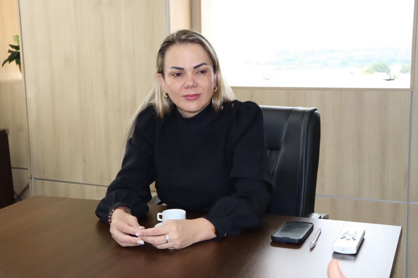 Cláudia de Jesus destina R$ 293 mil para trator agrícola que vai beneficiar famílias em Alvorada do Oeste