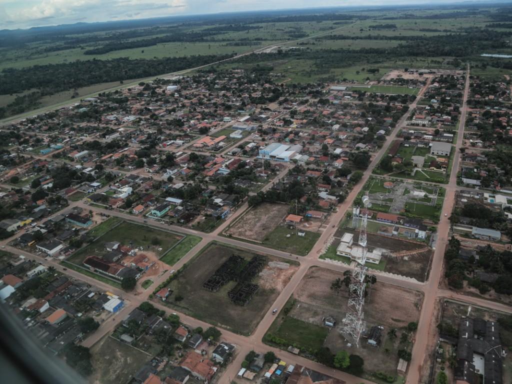 Deputada Gislaine Lebrinha apresenta indicação de construção de nova escola em Seringueiras