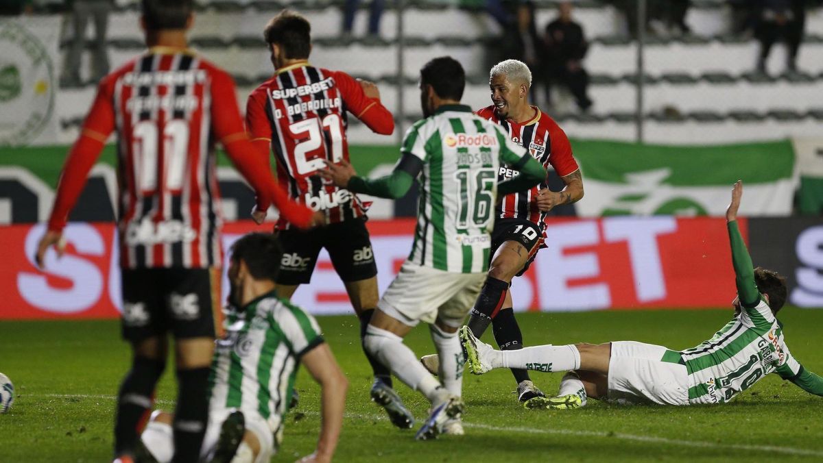 Em busca de recuperação, São Paulo recebe o desesperado Juventude